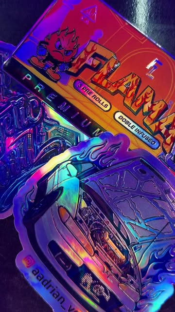 Impresión de stickers holográficos en producción